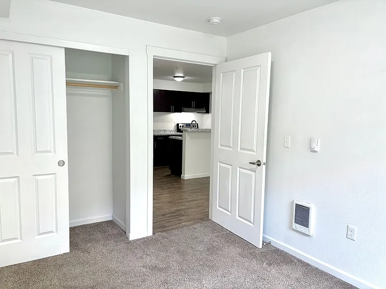 Roseland Apartments — Photo 32