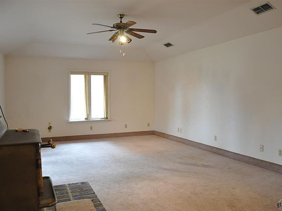 2nd image of 2103 Christopher Dr