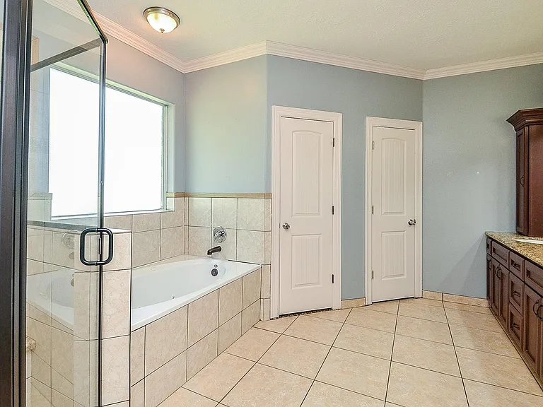 5575 Bollinger Rd — Photo 16