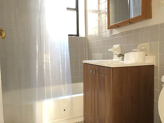 Rented by Lang Realty LLC | media 8