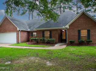 457 Shadowood Dr, Ridgeland, MS 39157