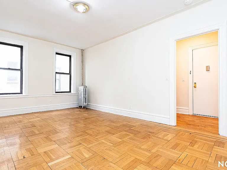 11921 Metropolitan Ave #4N — Photo 5