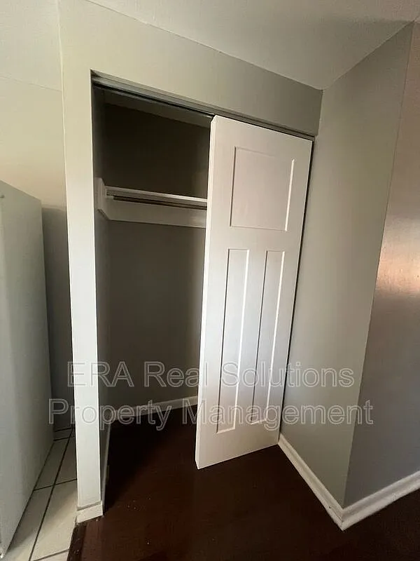 2 bed, 1.0 bath, 860 sqft, $1,000 — Photo 4