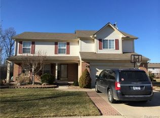 25152 Mahogany Dr, Flat Rock, MI 48134