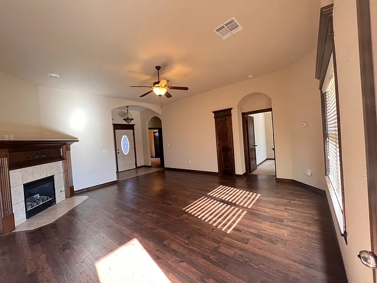 12108 Chesterfield Ln — Photo 3