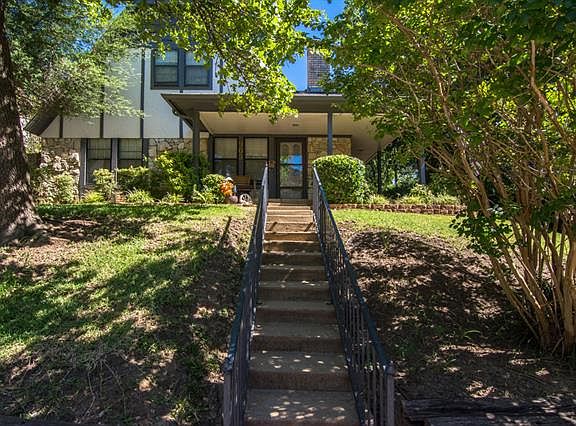 2nd image of 905 Chateau Valee Cir
