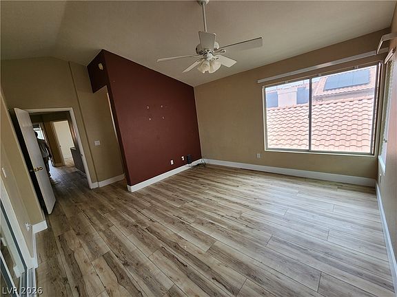 4th image of 310 Tuscany Ct