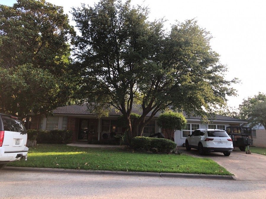 1st image of 4133 Brook Hollow Dr