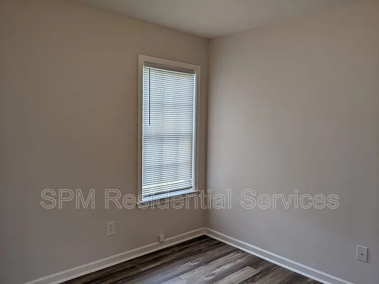 2105 Dexter St — Photo 12