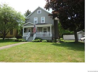 340 E Oak Orchard St, Medina, NY 14103