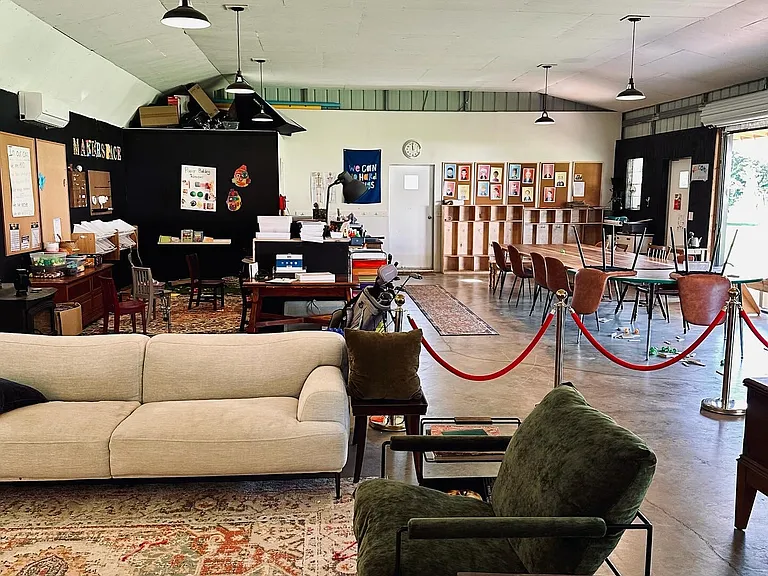 Large studio (1500sqft)