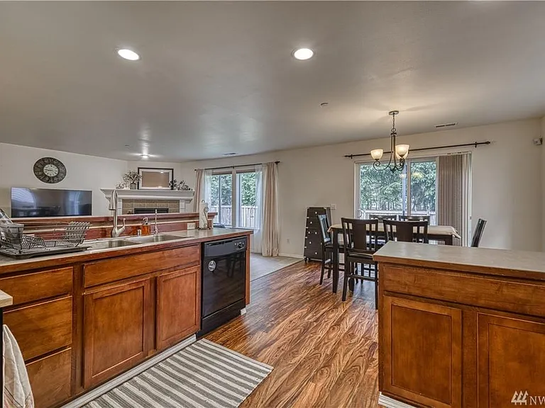 1180 Hudson St — Photo 26