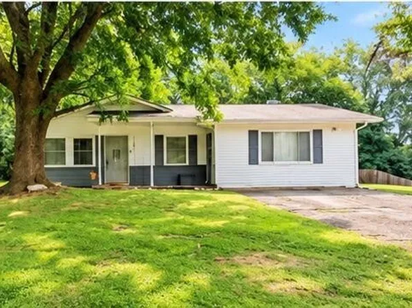 1612 Bradshaw Garden Rd, Knoxville, TN 37912