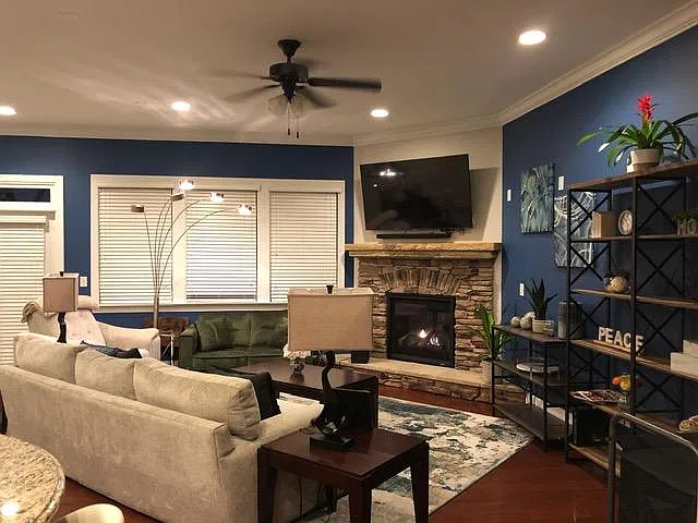 4 bed, 3.5 bath, 3285 sqft, $4,375 — Photo 3
