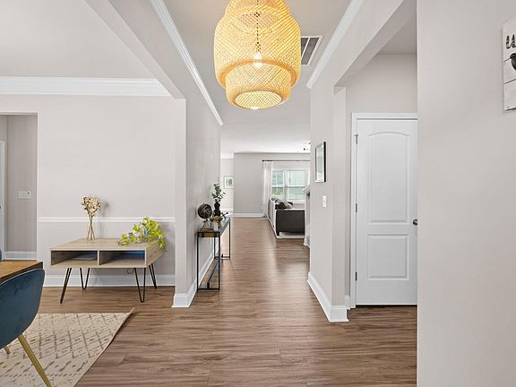 5th image of 10 Harvestwood Pl