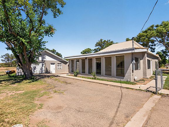 5th image of 915 N Gabaldon Rd