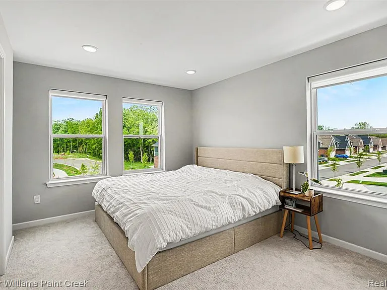 750 Huntley Ln — Photo 8