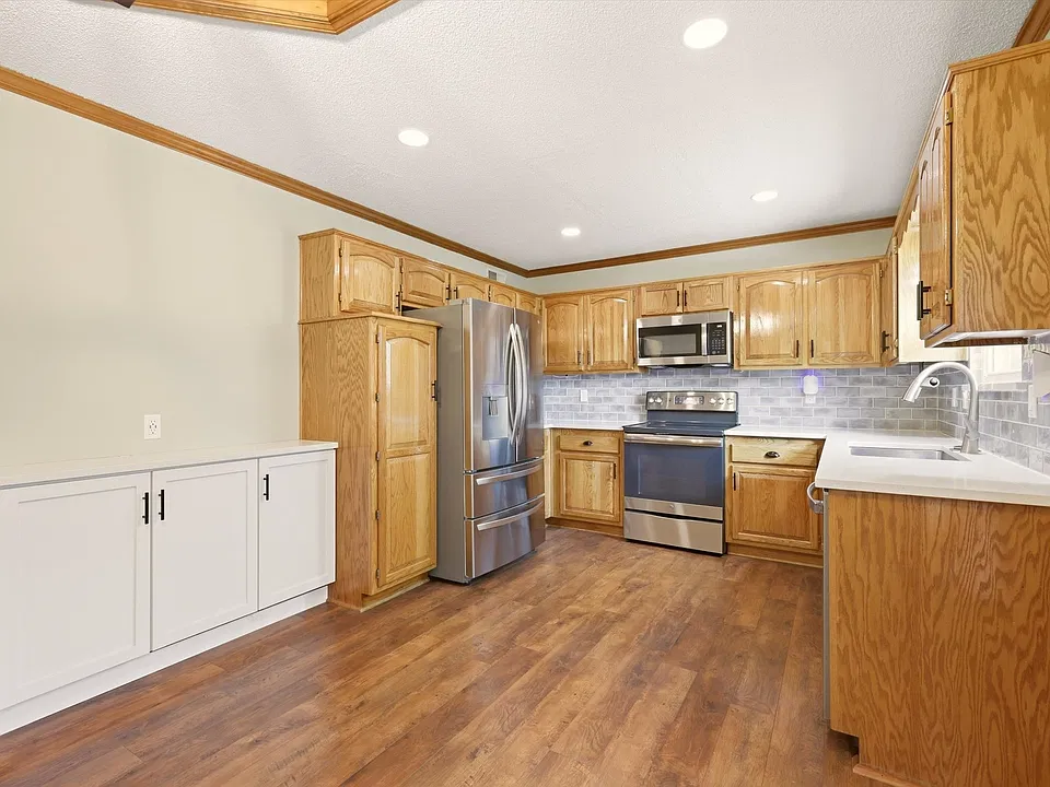 125 SE Topaz Dr