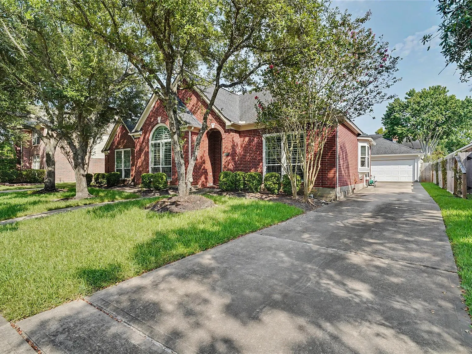 4 bed, 3.0 bath, 3251 sqft, $3,600 — Photo 2