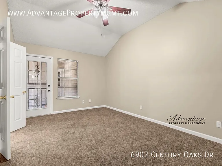 6902 Century Oaks Dr — Photo 13