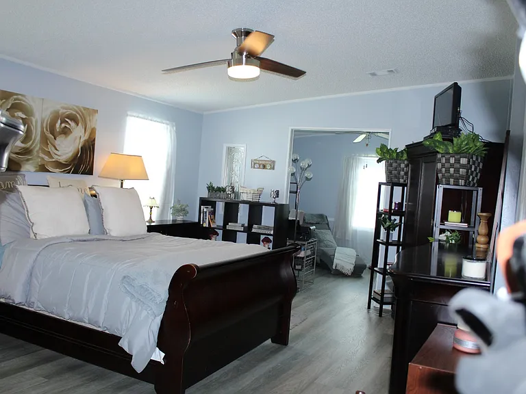 770 London Bridge Rd — Photo 2