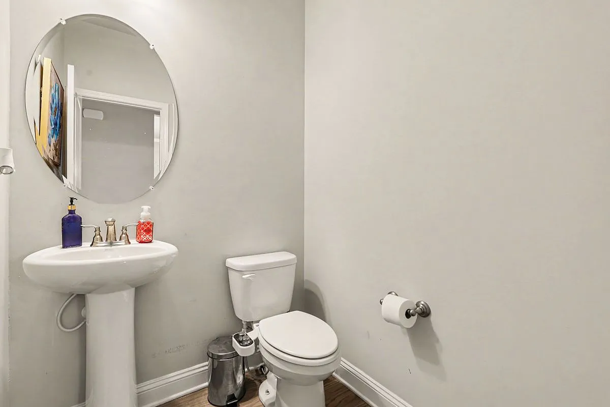 4 bed, 3.5 bath, 2721 sqft, $2,800 — Photo 3