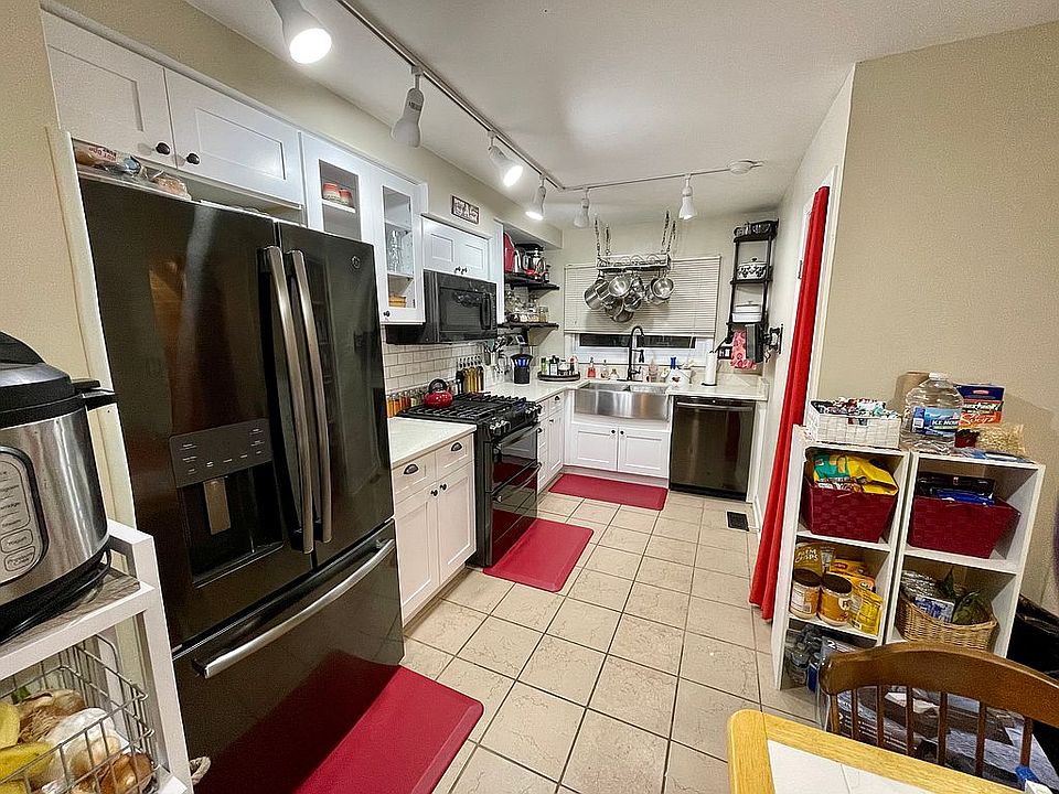 2nd image of 1329 Court Q