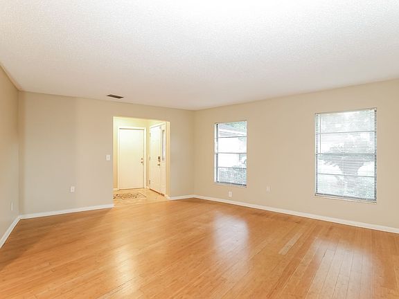 5th image of 617 Rollingwood Ln