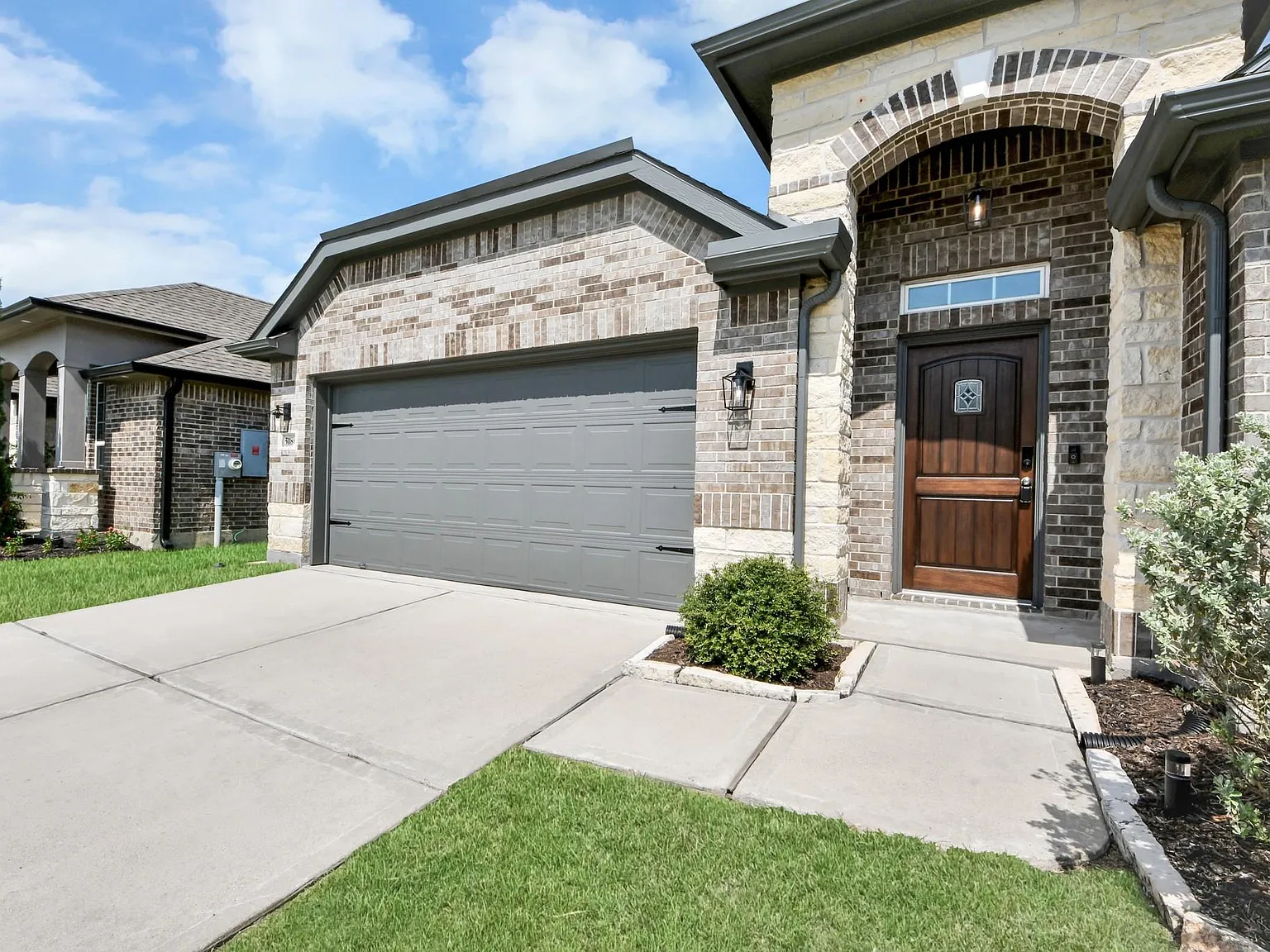 3 bed, 2.0 bath, 1854 sqft, $2,600 — Photo 4