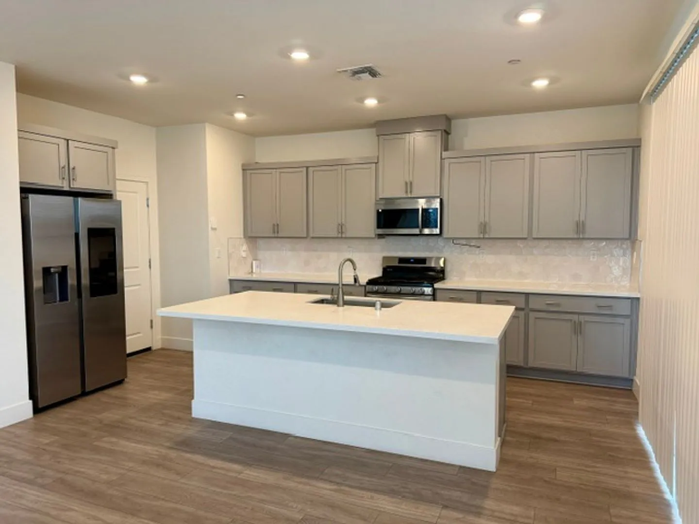 4 bed, 2242 sqft, $2,950 — Photo 3