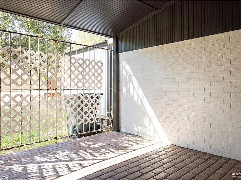 1801 Highland Park Ave — Photo 22