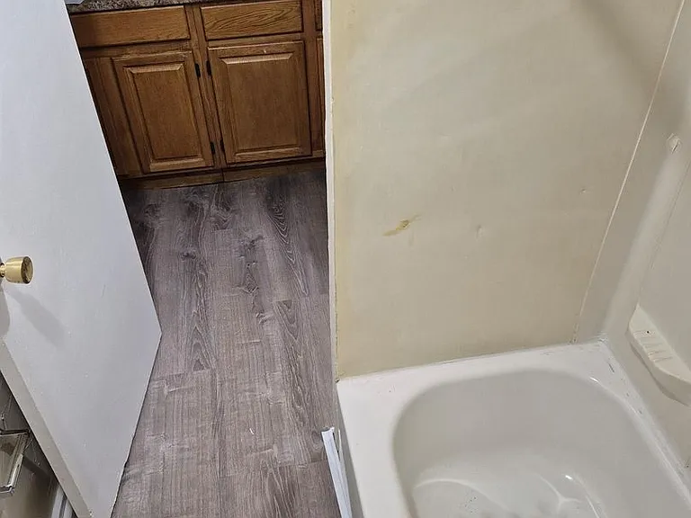 371 Manchester St — Photo 2