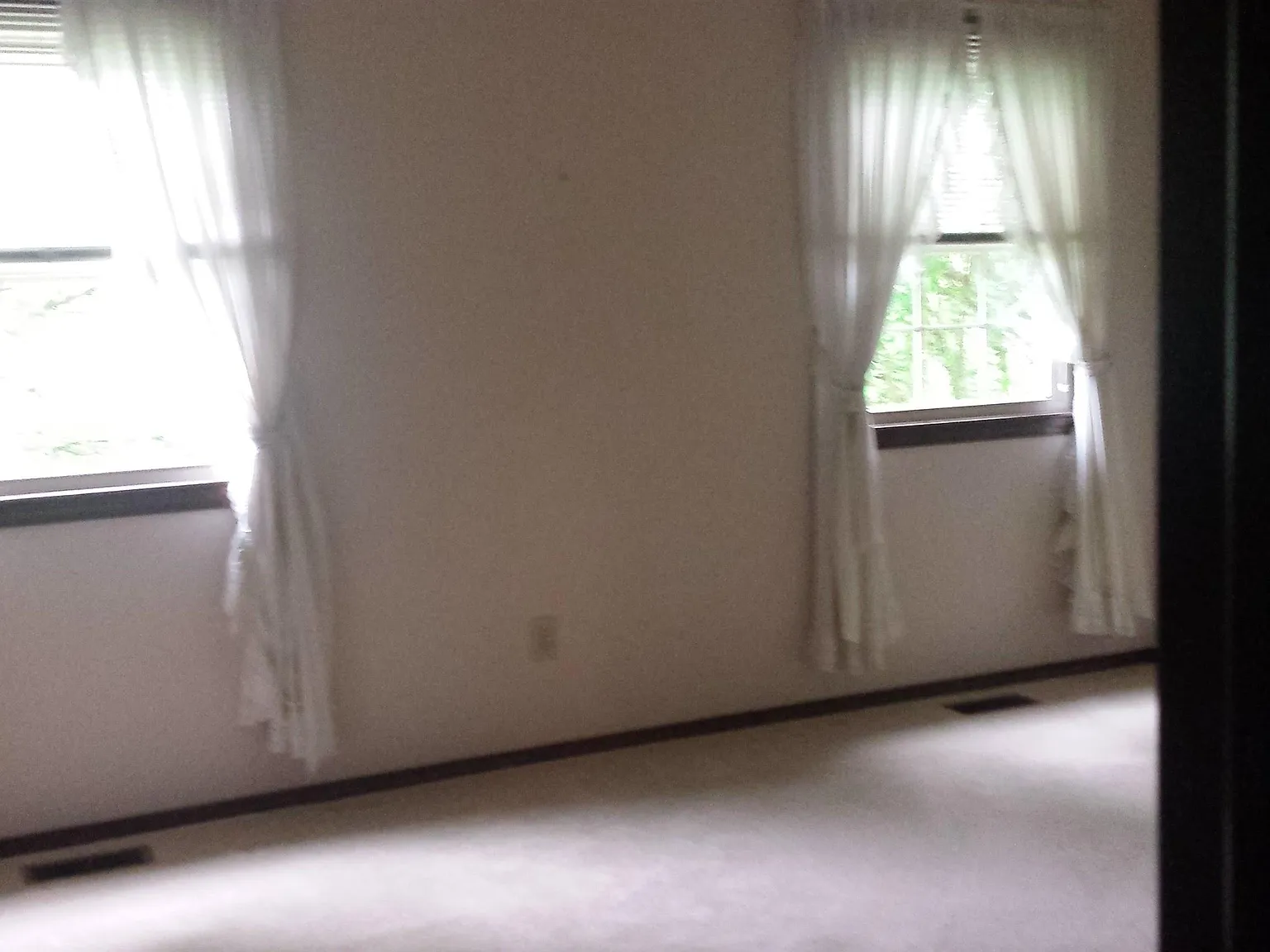 3 bed, 2.0 bath, 1410 sqft, $2,100 — Photo 3