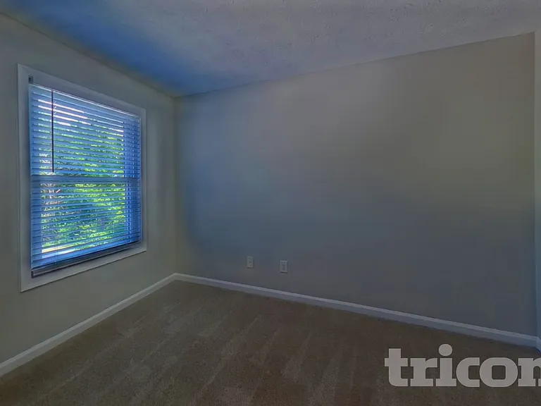 1916 Hillspring Ln — Photo 13