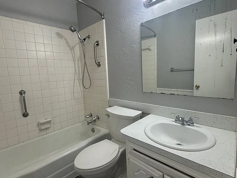 4844 Woodview Dr — Photo 22