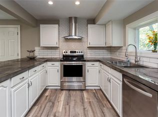 2521 Glennor Rd, Des Moines, IA 50310