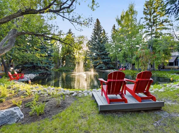 4037 S 42nd St NW #240, Calgary, AB T3A 2M9