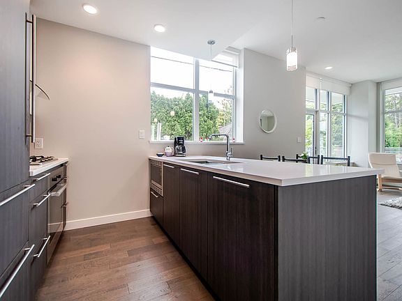 4th image of 4963 Cambie St #112