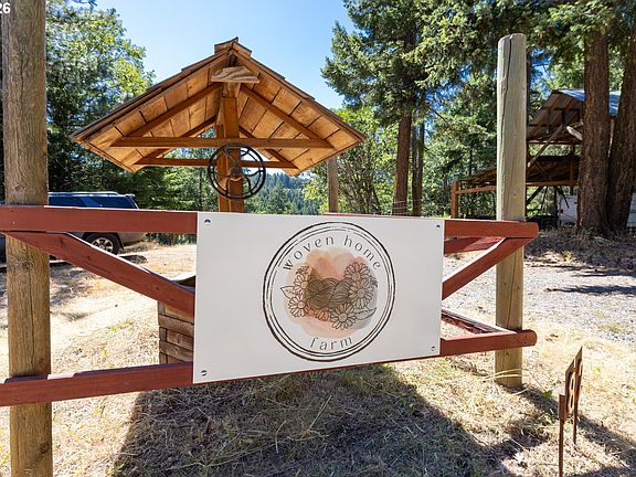 3rd image of 82 Meadows Loop