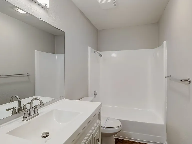 Point Loma Bay Apartments | Coastal Living Near the Beach — Photo 11