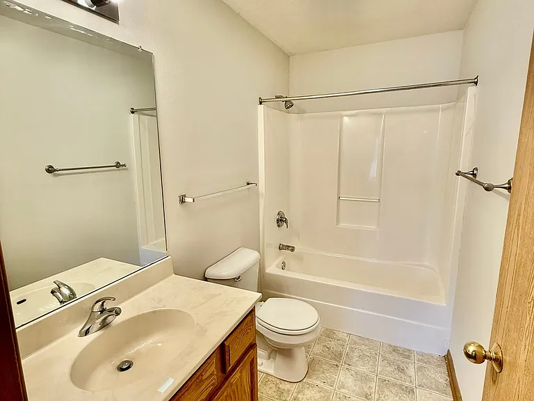 219 Crystal St — Photo 45