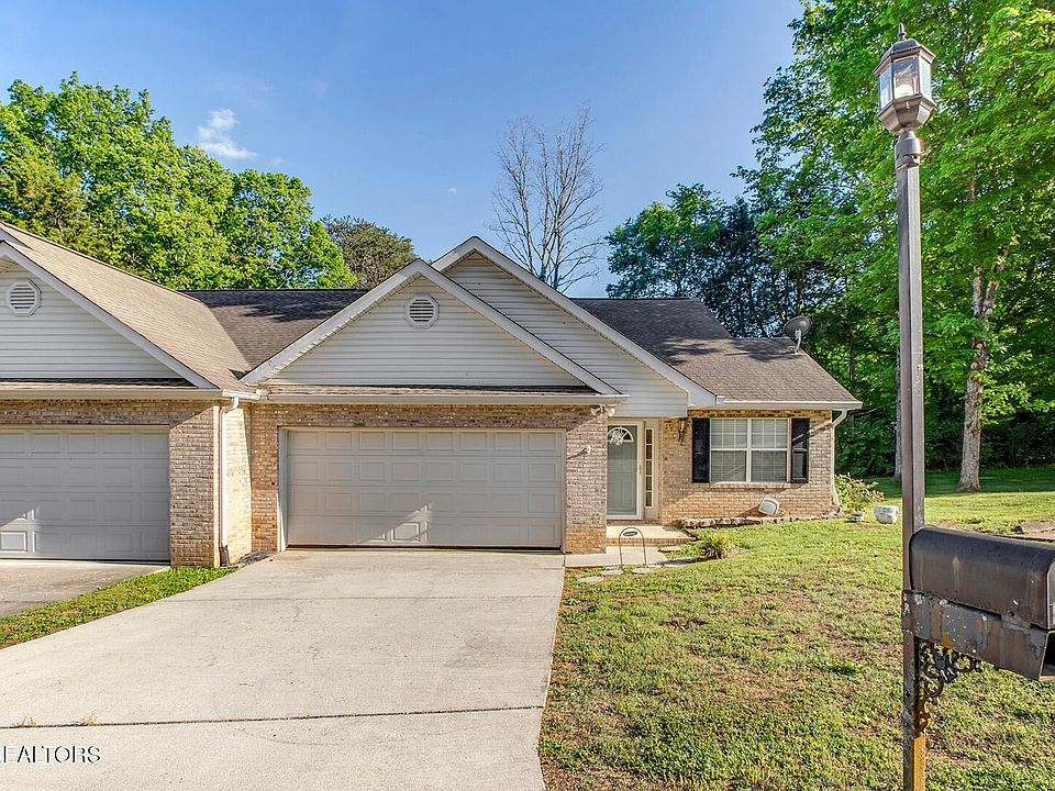1st image of 146 Oak Place Cir
