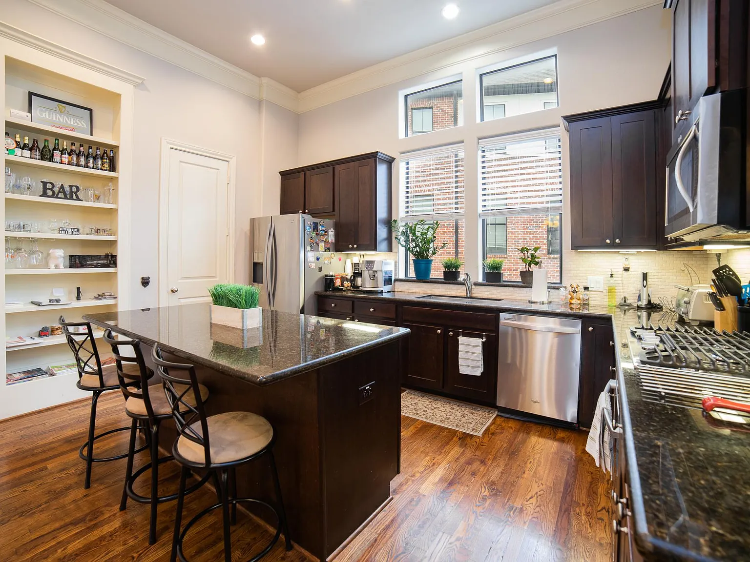3 bed, 2232 sqft, $5,000 — Photo 3
