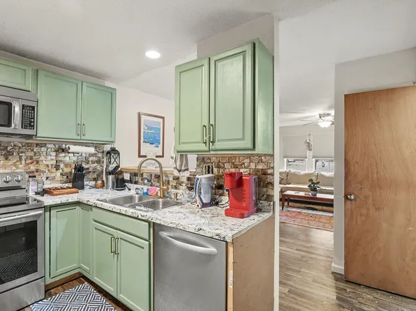 1714 Fox Hollow Dr, Raleigh, NC 27610
