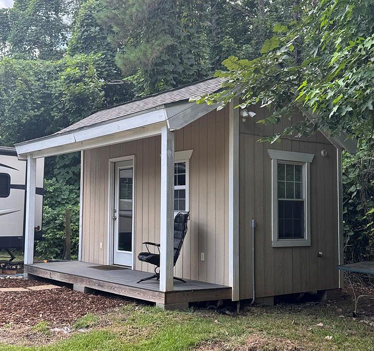 1st image of 370B Log Cabin Rd NE