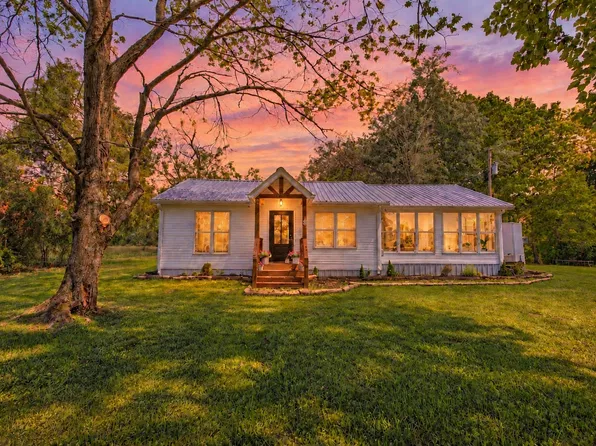 2976 Shrum Cemetery Rd, Westmoreland, TN 37186