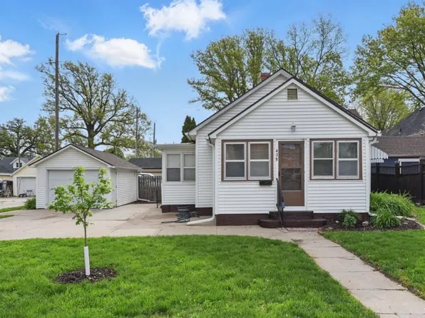 438 S 15th St, Blair, NE 68008