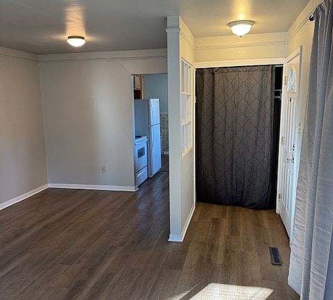 3rd image of 22051 Blackstone Ave