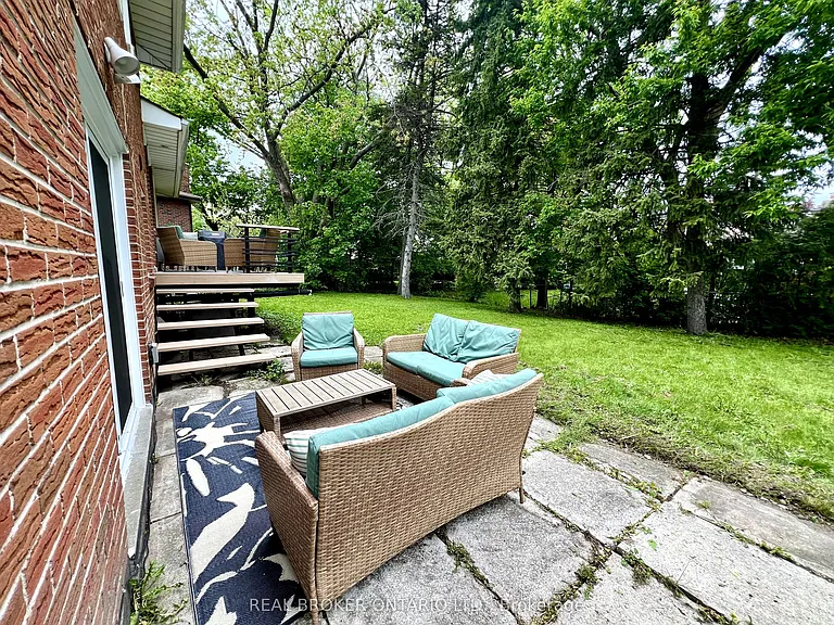 51 Castlemere Cres — Photo 24