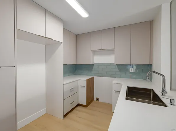 3020 Cowley Way APT 305, San Diego, CA 92117